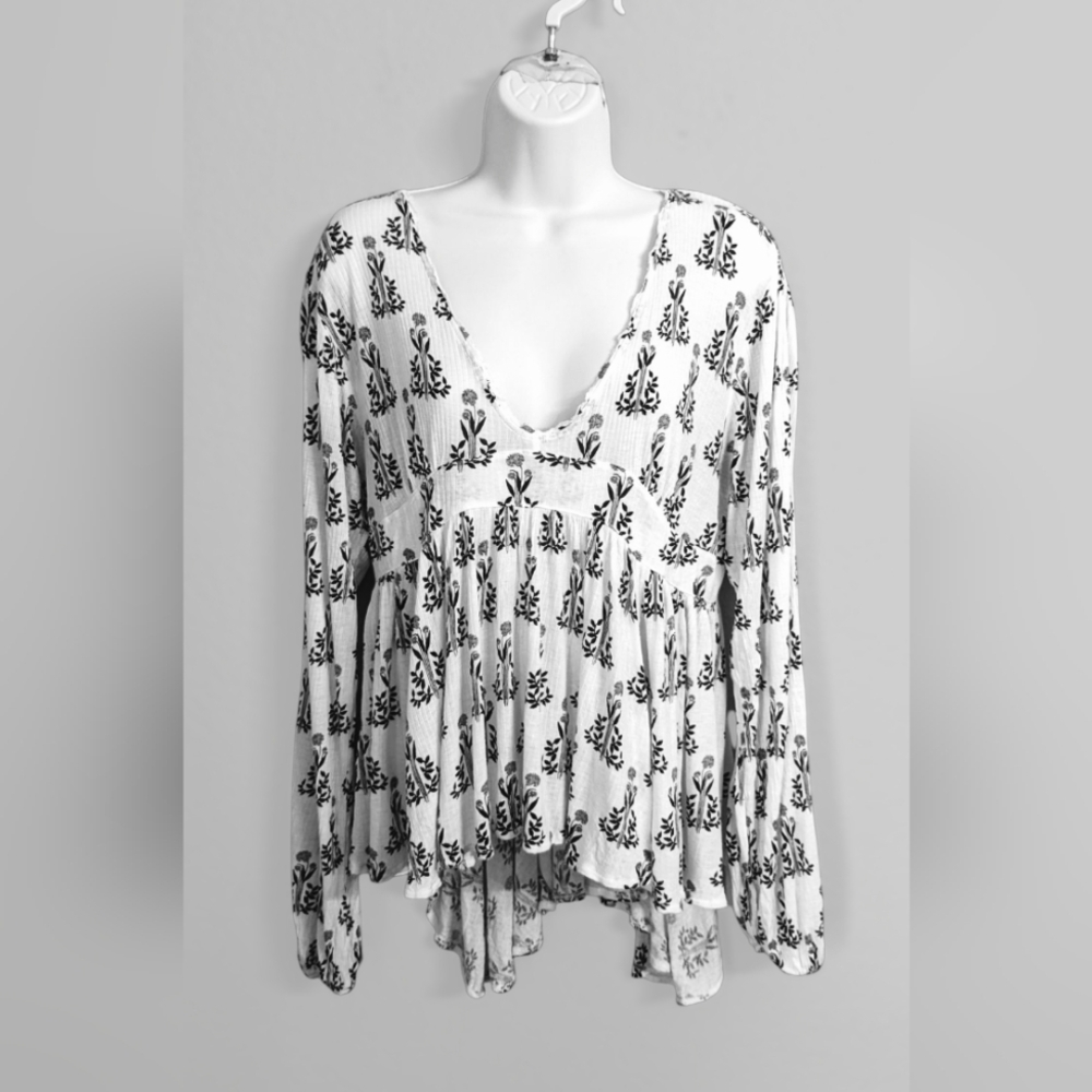 Free People White Floral Top Blouse Plunge Neckline Long Sleeve Asymmetric Hem M